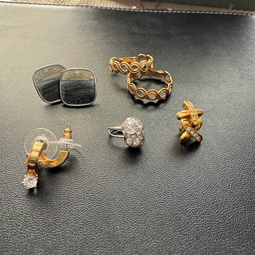 This is 5 pairs of costume earrings
